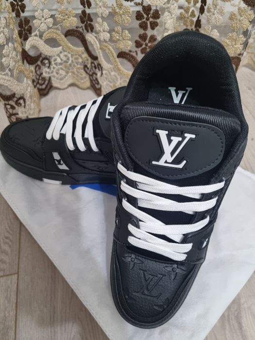 adidasi lv trainer