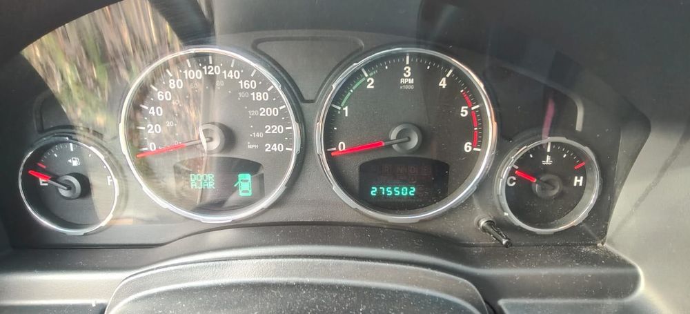 Vând jeep cherokee  ediție limitată 4x4 primul proprietar în România