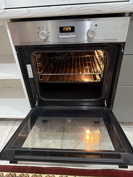 Духовой шкаф б/у Electrolux