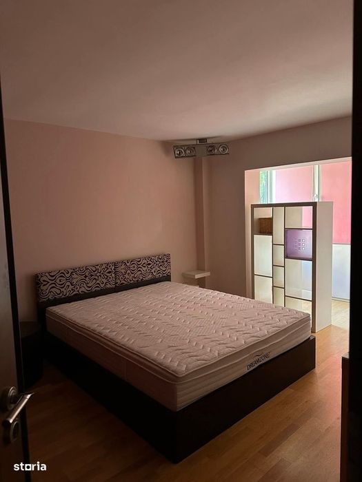 Apartament cu 3 camere, balcon și parchet din lemn