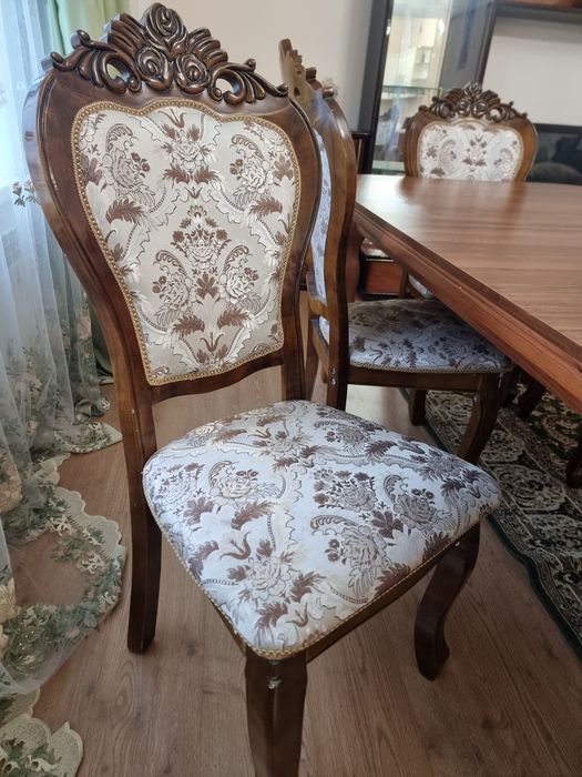 Продам стол и 6 стульев