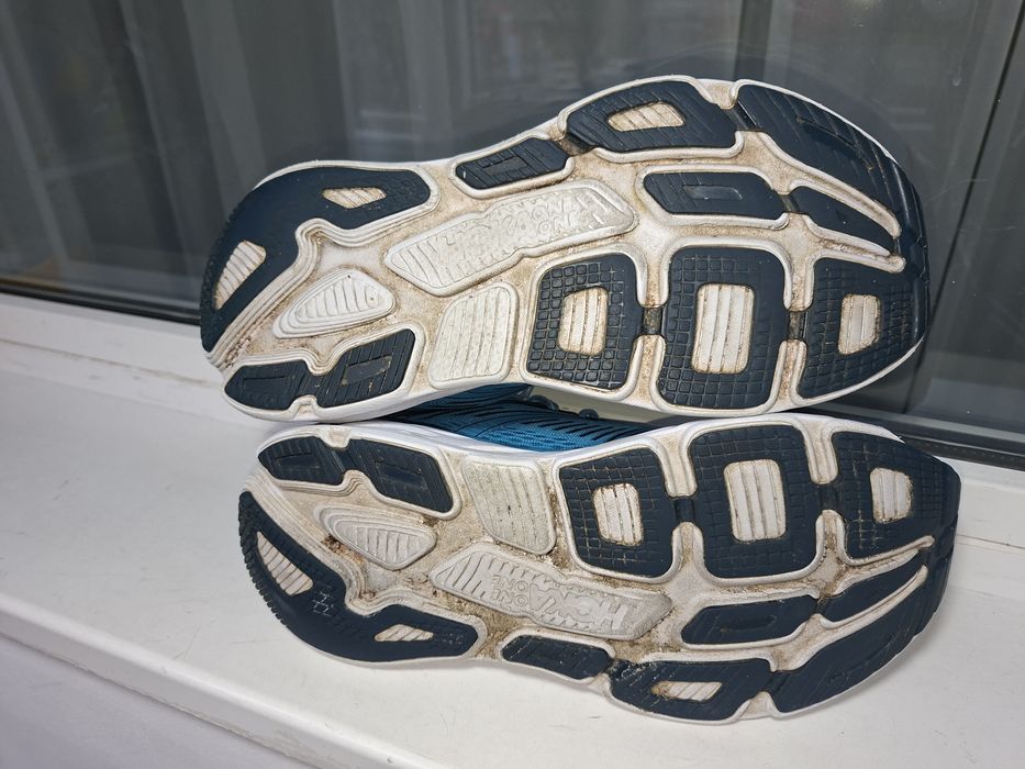 Vând adidasi Hoka nr 42 originali