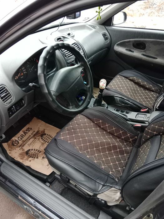 Продам машину Carisma