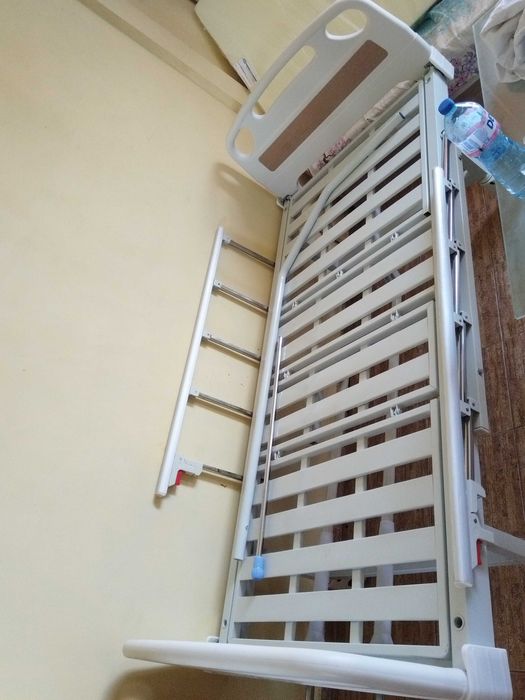Продавам болнично легло