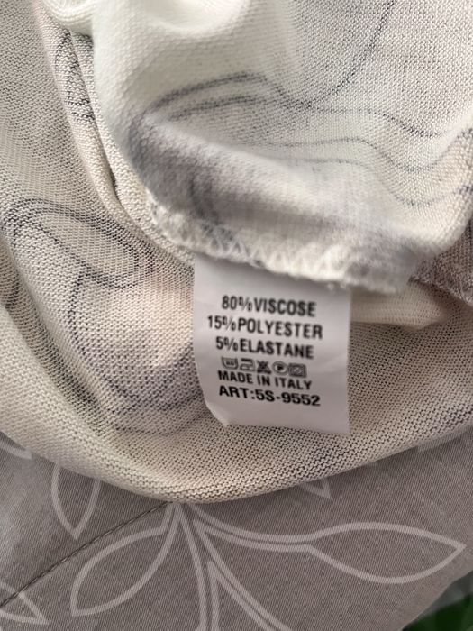 Нежна блуза в бежово-зелената гама