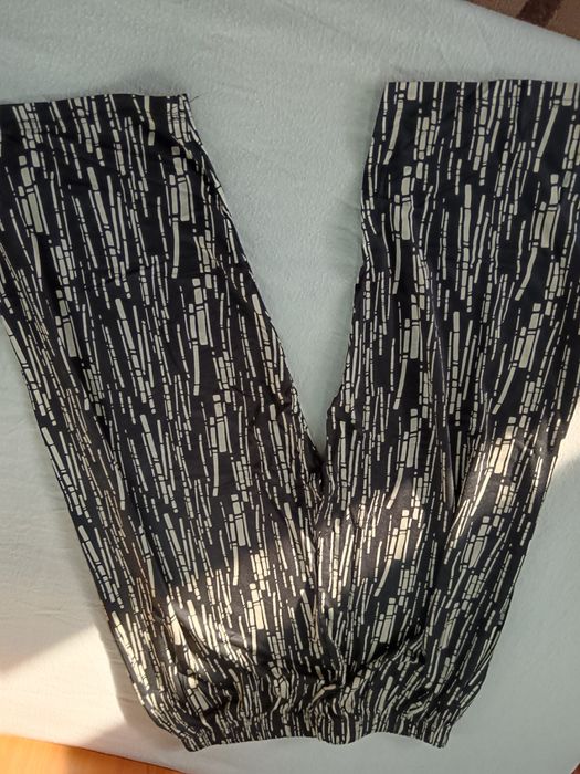 Vând Pantaloni 3/4 Dama Mărimea XL Noi