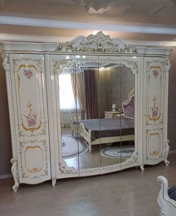 Продам спальный гарнитур.