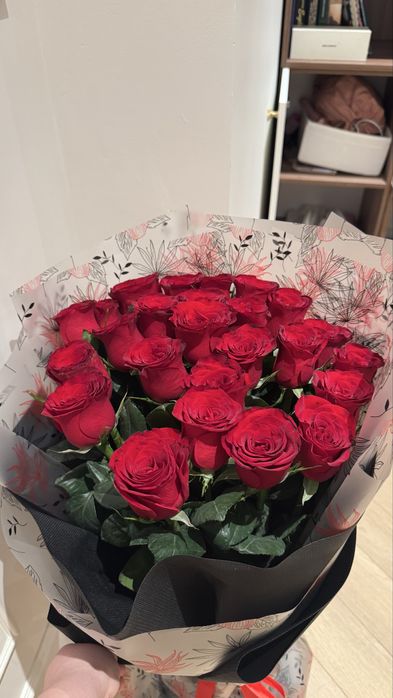 Красные розы 25 штук