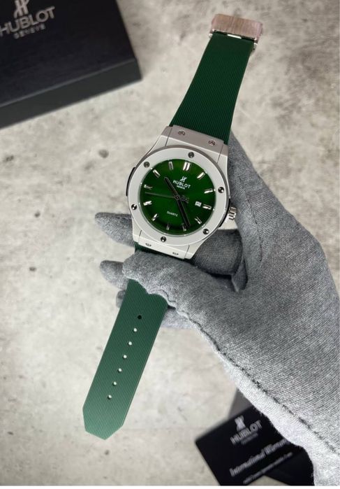 Продам стильные мужские часы