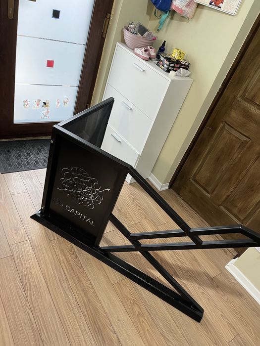 Birou stil indistrial cu logo din tabla debitata laser personalizabil