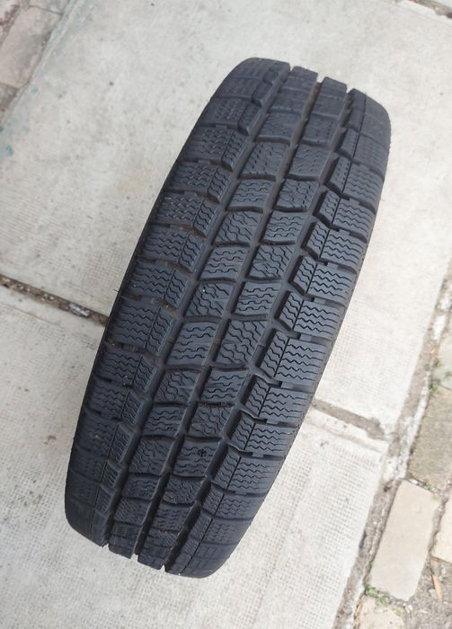 O bucată 225/75 R16C M+S iarnă - una Lassa Semperit Vredestein Falken