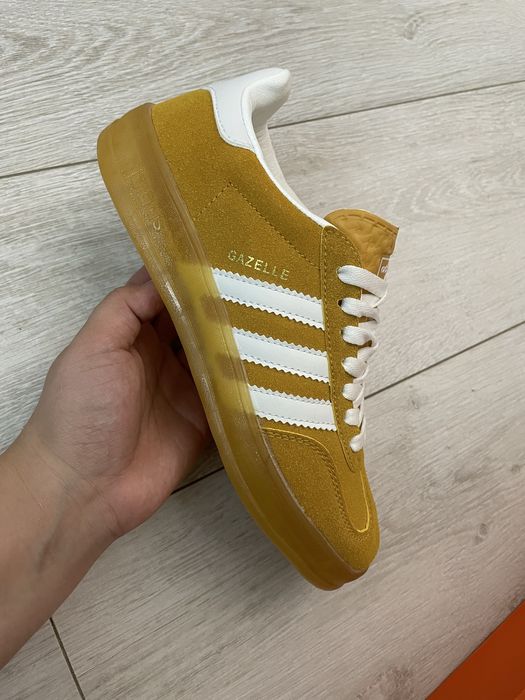 Женская обувь кроссовки