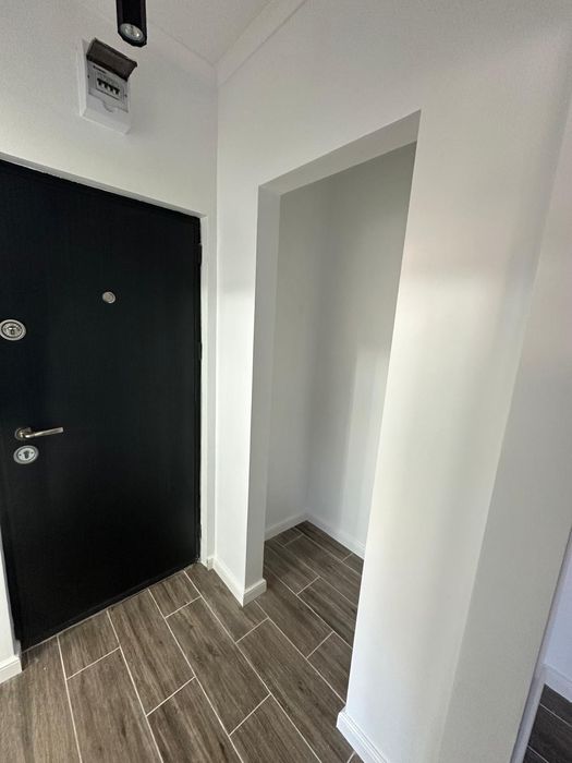 Inchiriez apartament 2 camere.