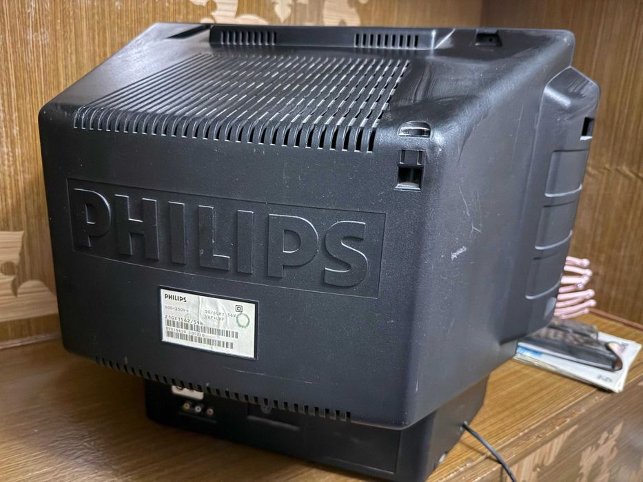 Продается б/у телевизор Roison и видеодвойка / телевизор Philips.