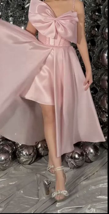 Платье нарядное в идеальном состоянии