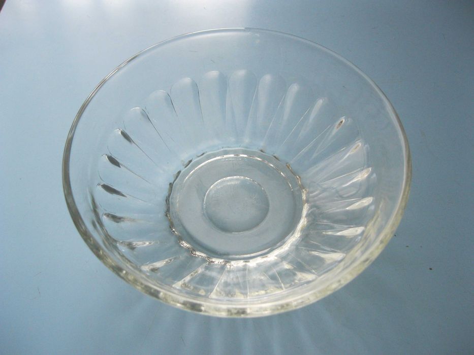 Продам тарелки IKEA ,вазы, графин, стаканы