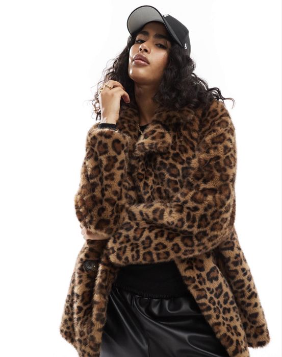Палто от еко косъм Bershka