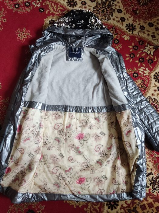 Весенняя куртка на девочку б/у