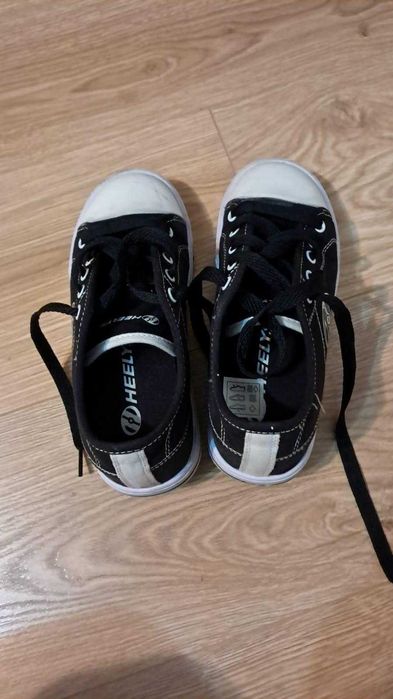Vand adidasi cu rotite Heelys - marimea 33-34 - stare perfecta
