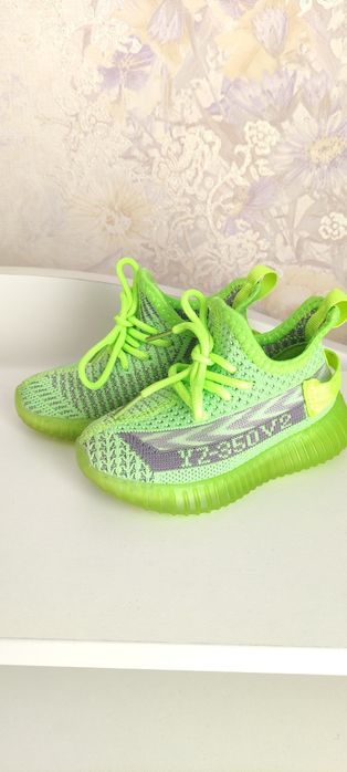 Продам детские кроссовки в отличном состоянии