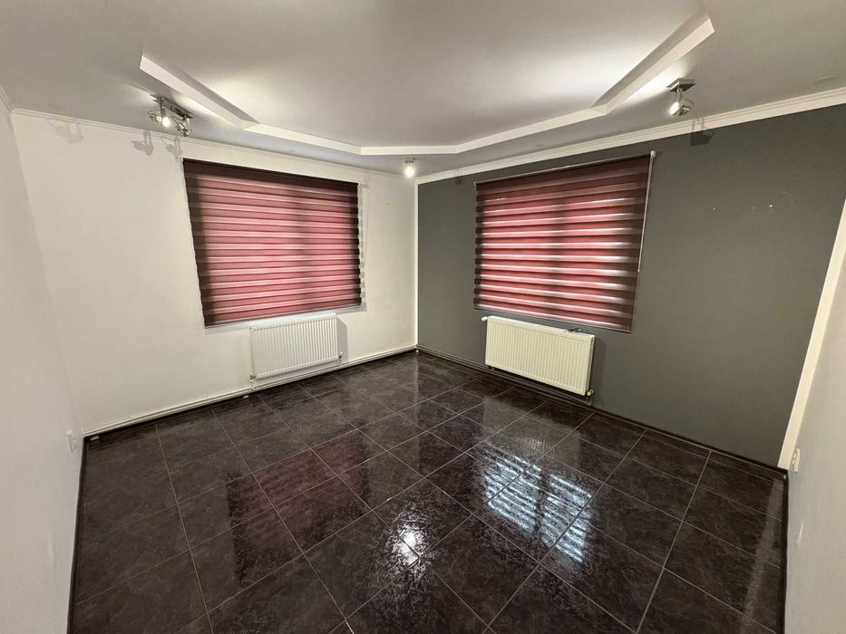 Spatiu de inchiriat Valu lui Traian- Zona Centrala cu iesire la sosea