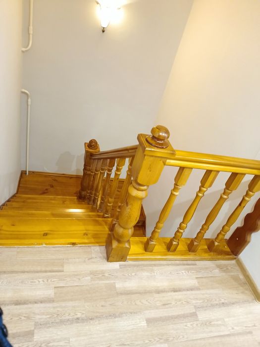 Продам двухэтажную 5 комн. квар. 1 - 80- 6 этаж