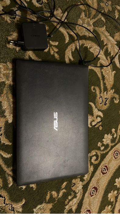 Ноутбук Asus.