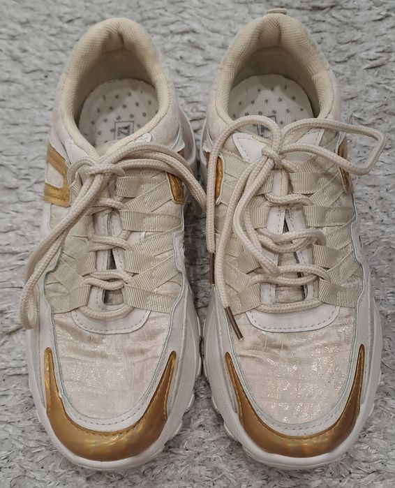 Дамски спортни обувки