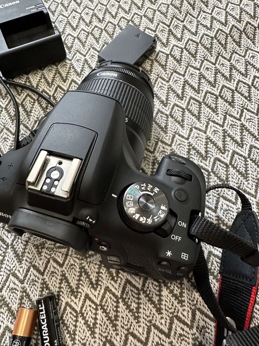 Продам Фотоаппарат Canon EOS 2000D