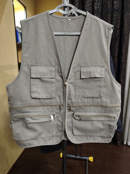 Универсальный мужской жилет с множеством карманов (хаки) новый
