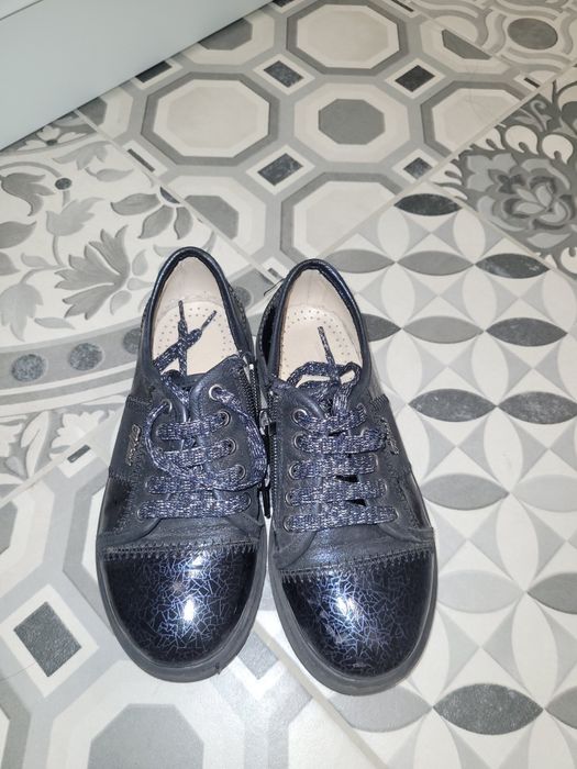 Продам туфли девочке размер 30