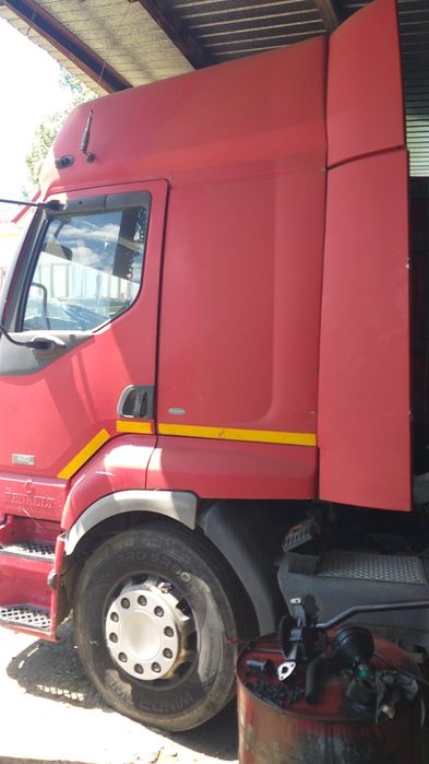 Vand cap tractor Renault Premium