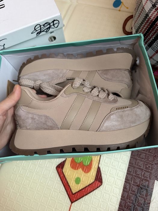 Продам новые кроссовки