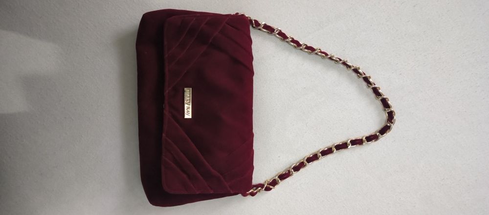 Продам женские платья