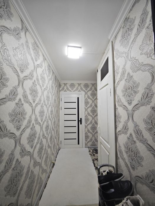 Срочно сотилади 2 хонали 3 этаж 4 этажлик дом