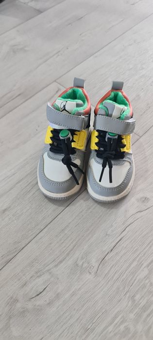 Продам детскую обувь
