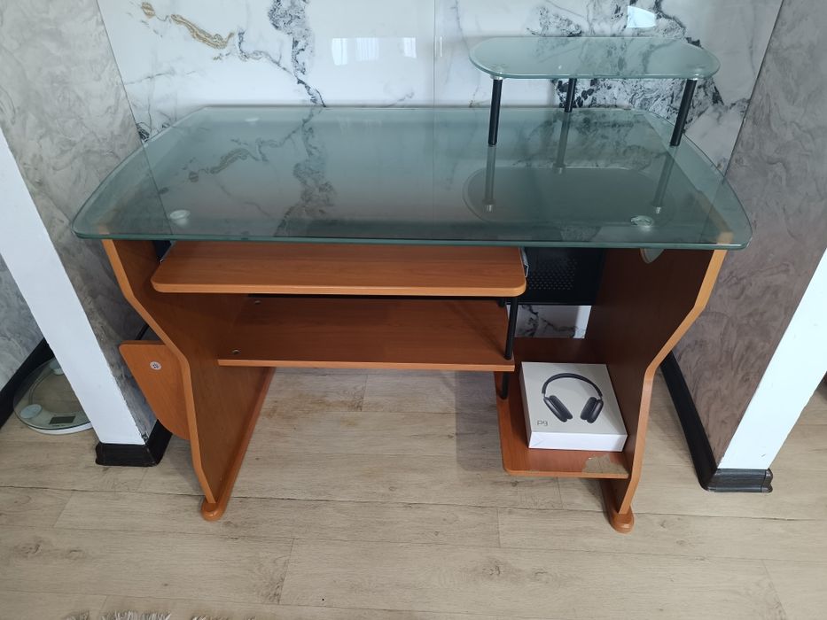 Стол компьютерный