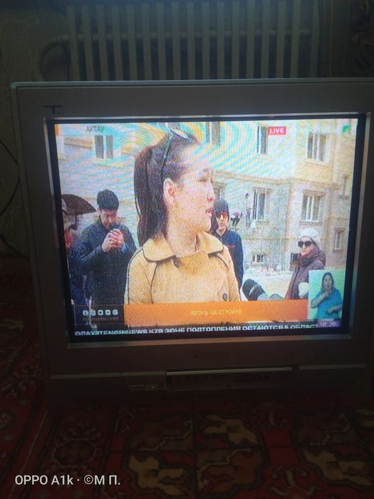 Цветной телевизор и ДИВИДИ проигрыватель.