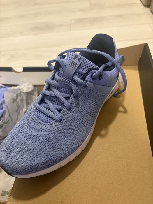 Чисто нови обувки Under Armour