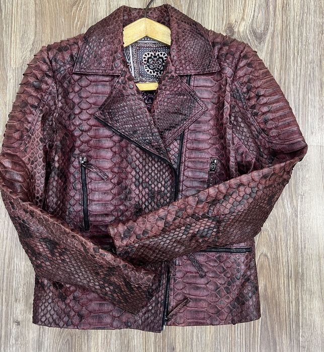 Кожаная куртка из питона