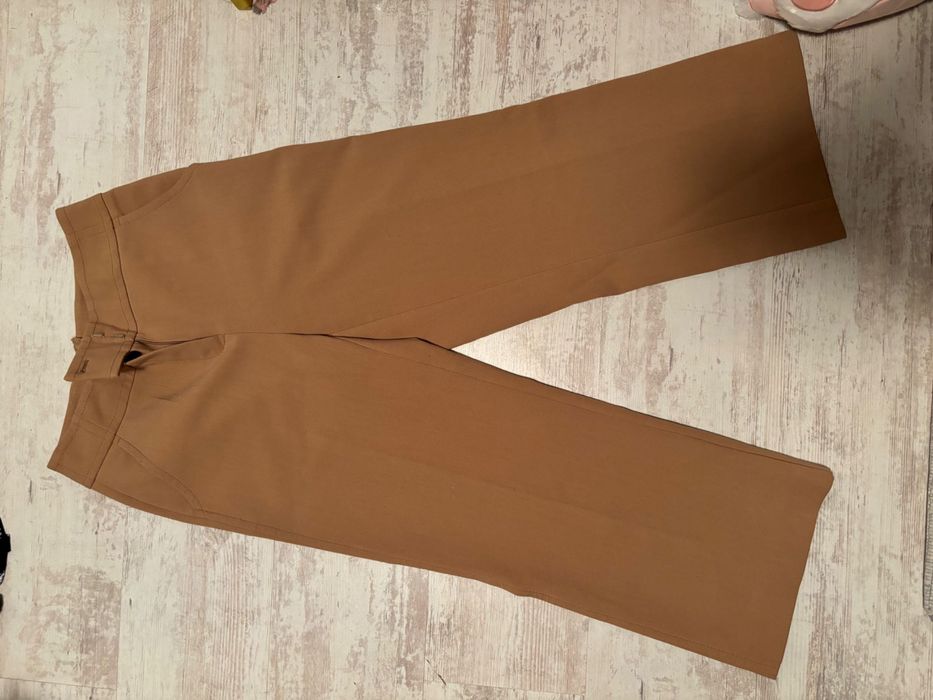 Дамски дънки, някои носени един път