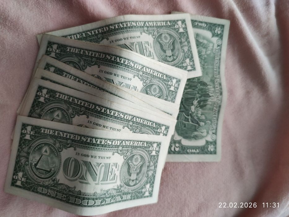 Продам 2 доллара в отличном состоянии