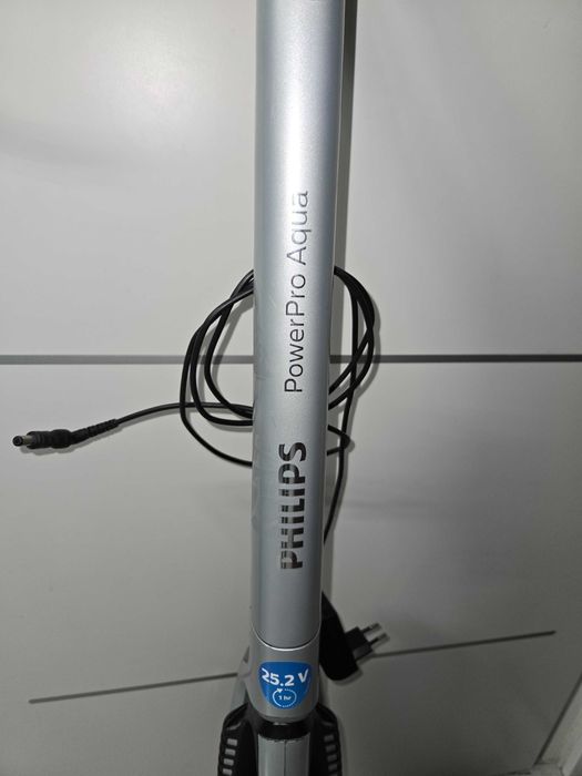 Вертикална прахосмукачка Philips Power Pro Aqua  60 евро