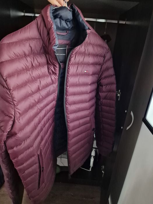 Vând geaca tommy hilfiger noua fără eticheta