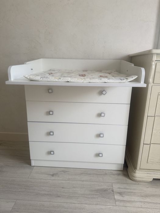 Комод с зеркалом