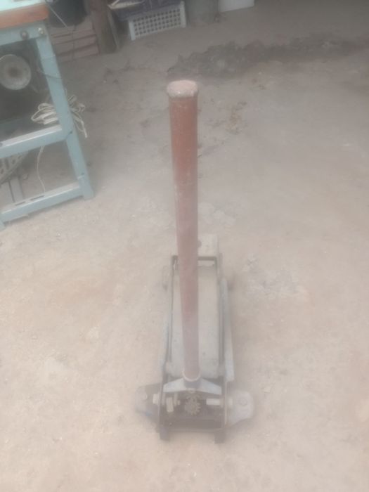 Домкрат податной