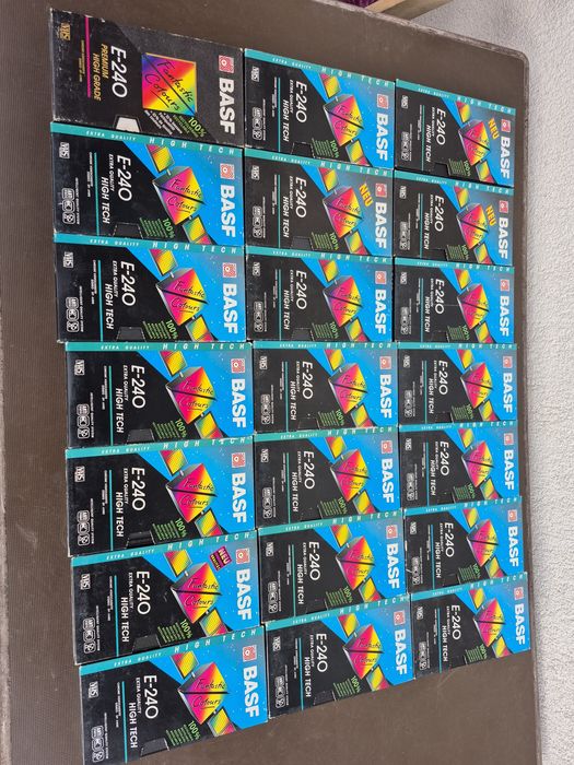 Vând 20 casete video VHS Basf de 240 minute cu filme diferite
