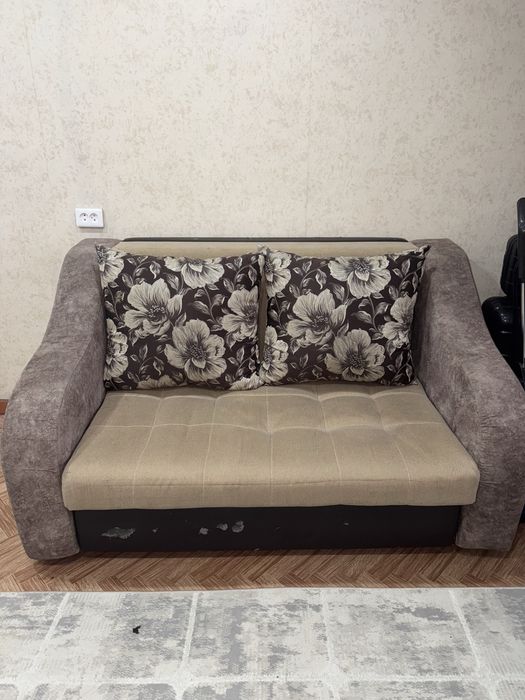 Срочно продам диван-трансформер.