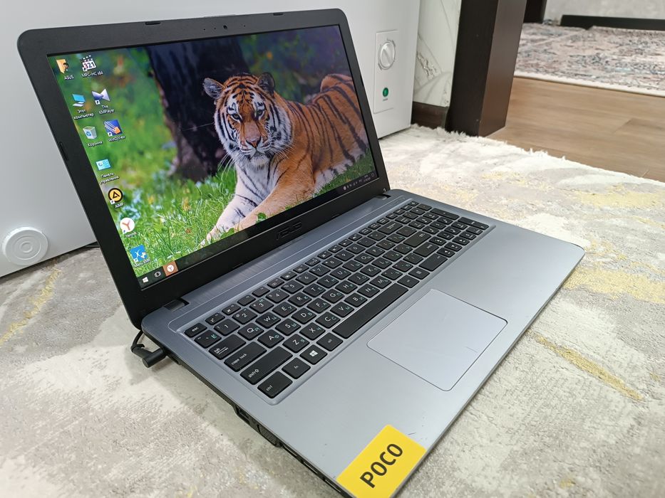 Ноутбук ASUS для работы.