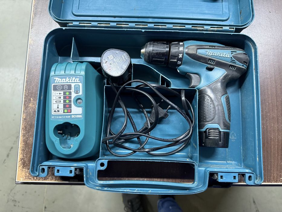 Makita  Mașină  de inșurubat si de găurit